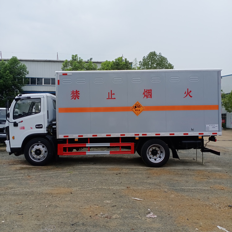 東風5米2廂式危險品運輸車 易燃易爆危險品運輸車 煙花爆竹運輸車